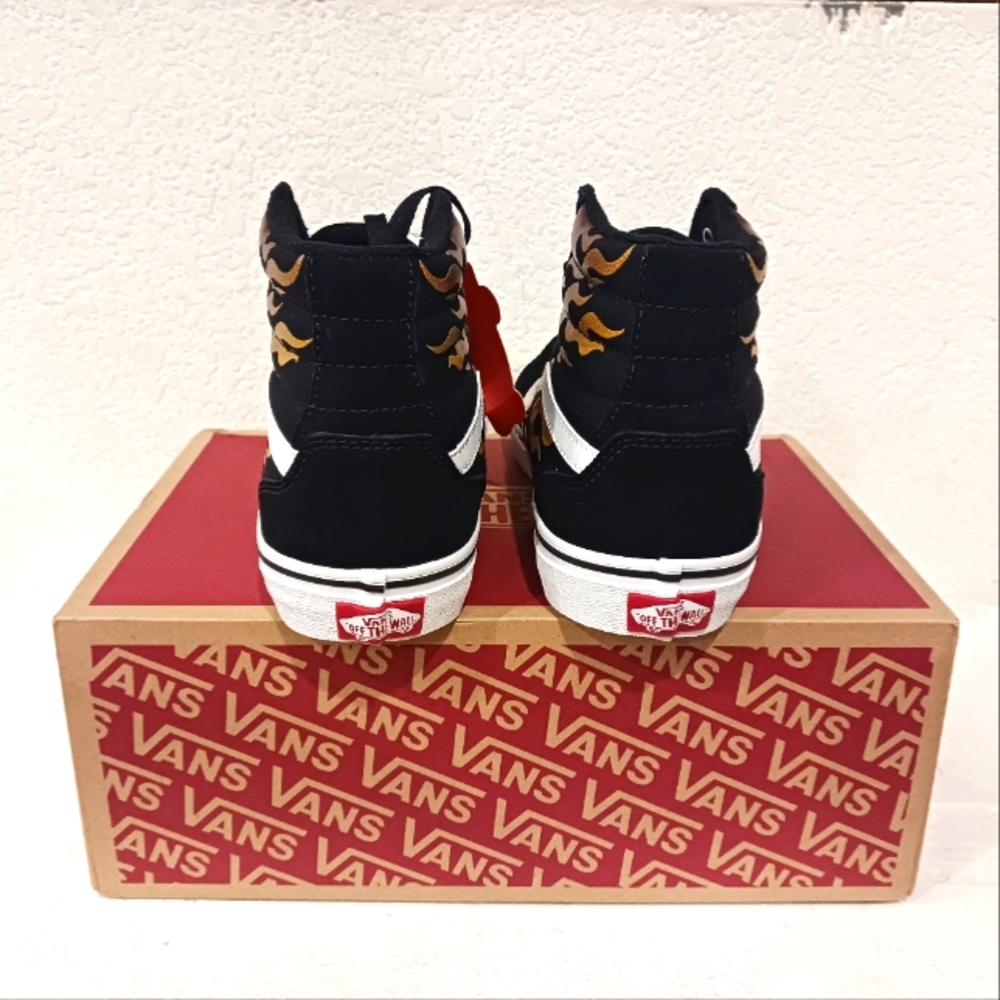 Vans - Picture 2 of 4